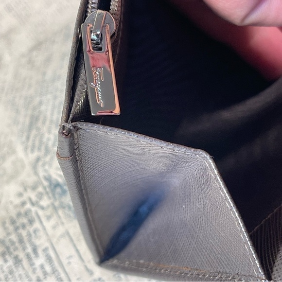 Salvatore Ferragamo Gancini Continental GJ-224633 - Picture 10 of 15